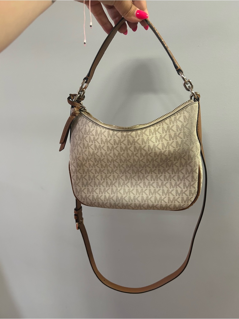 Michael Kors Beige Monogram Shoulder Bag with Tan Trim - Picture 2 of 7